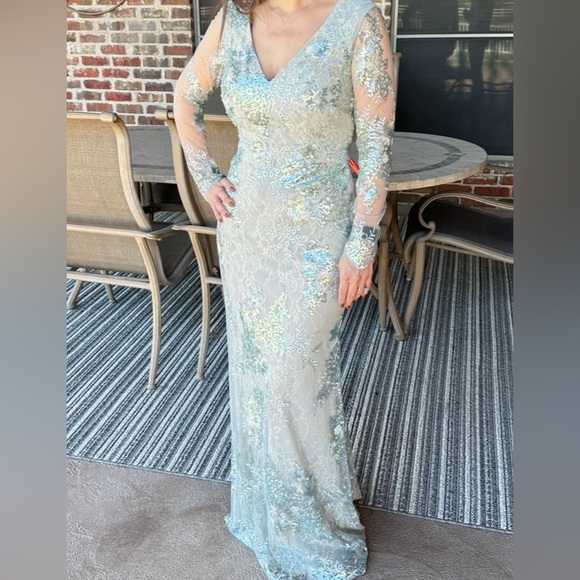 MAC DUGGAL Style: 67539 V NECK
ILLUSION LONG SLEEVE GOWN. Size 2. Worn once - Picture 3 of 8